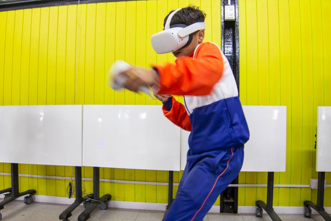 Experiencia pedagógica de RV realidad virtual en la Escuela Salvador Allende, Viña del Mar, en colaboración con estudiantes y profesoras de la carrera de @psicopedagogia_unab_La aplicación utilizada m (1) Experiencia pedagógica de RV realidad virtual en la Escuela Salvador Allende, Viña del Mar, en colaboración con estudiantes y profesoras de la carrera de @psicopedagogia_unab_La aplicación utilizada m (1)